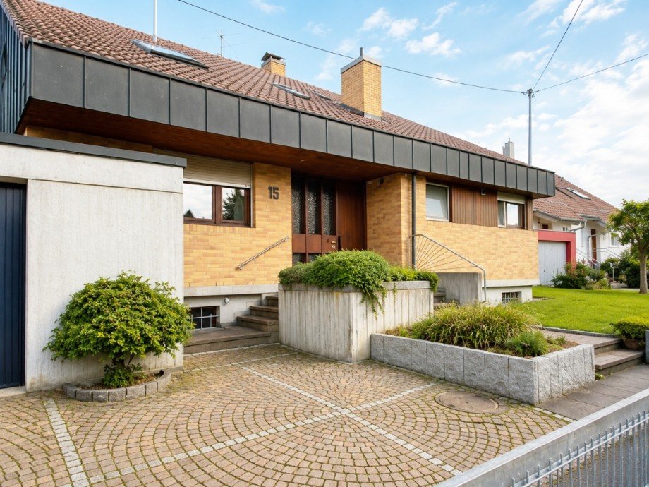 Parkplatz vor dem Haus Dachgeschosswohnung Filderstadt