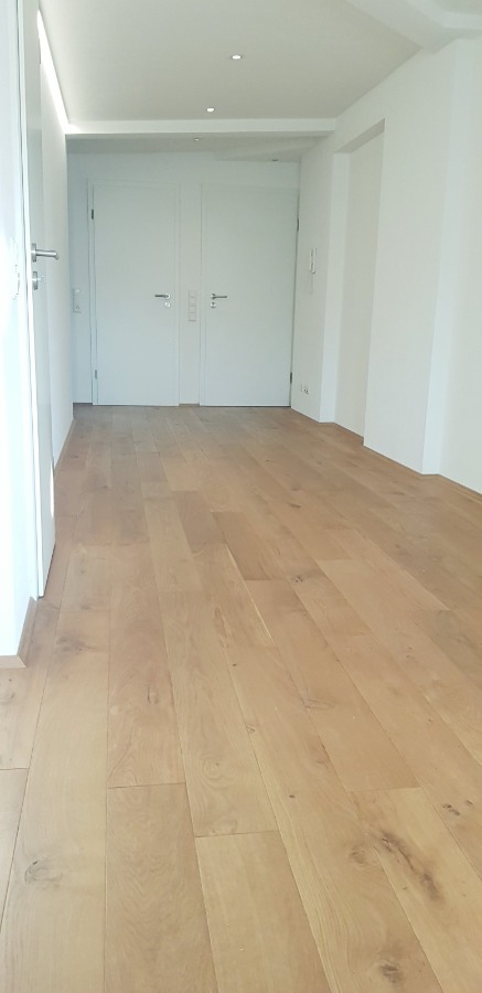 ger�umiger Flur kann in Wohnraum integriert werden Dachgeschosswohnung Stuttgart