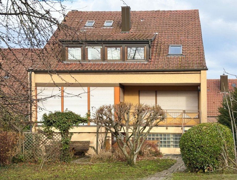 Ansicht Ruite Stuttgart - Plieningen Mehrfamilienhaus Zweifamilienhaus mit Garten und Garagen-Highlight in Plieningen