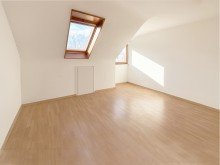 2. OG Schlafen Zweifamilienhaus mit Garten und Garagen-Highlight in Plieningen