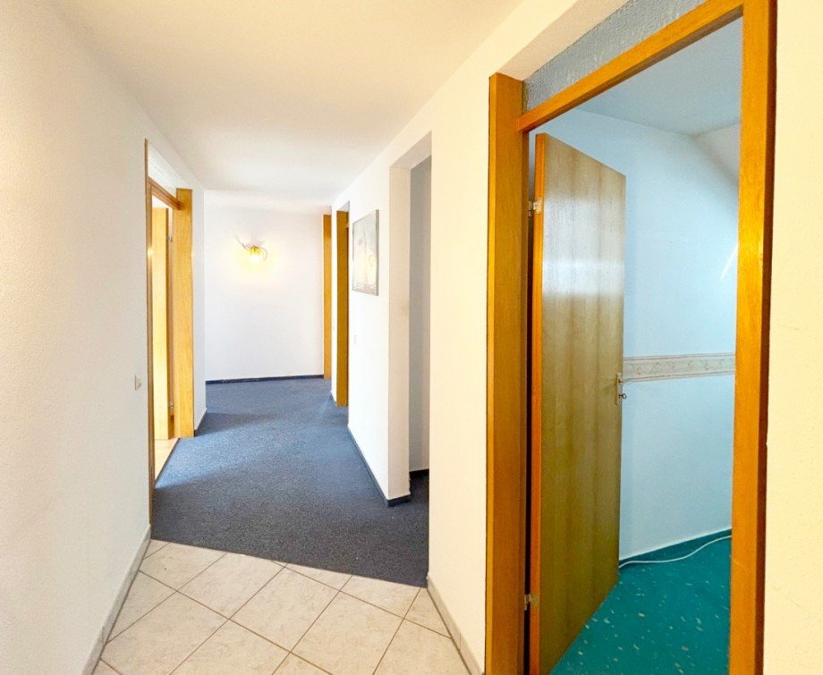 DG - breiter Flur Einfamilienhaus Leinfelden-Echterdingen