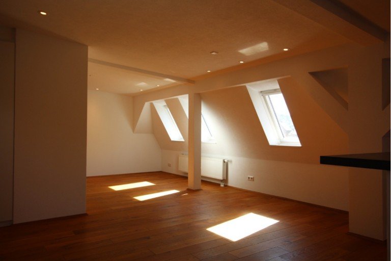 Wohnen Stuttgart Dachgeschosswohnung 3,5 Zimmerwohnung zur Eigennutzung oder als attraktive Investitionsm�glichkeit im Heusteigviertel