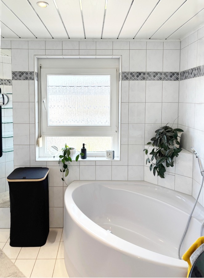 OG Tageslichtbad mit Eckbadewanne Maisonettewohnung Filderstadt