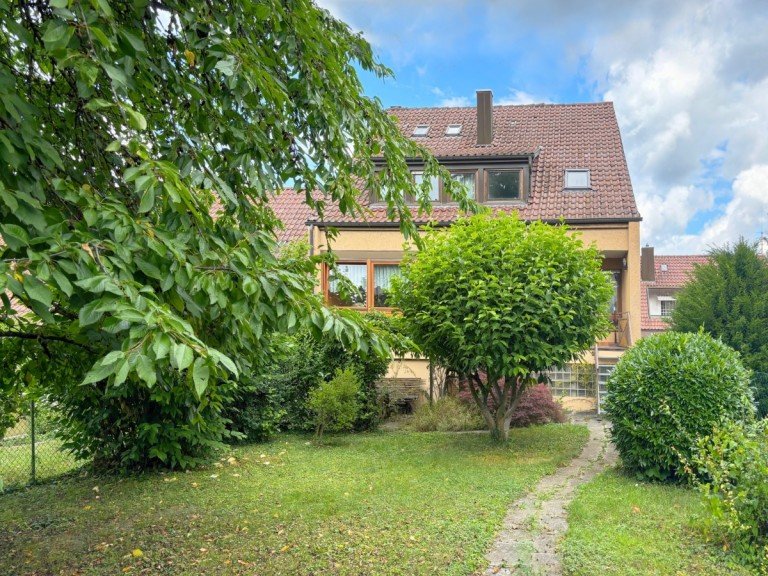 Ansicht Gartenseite Stuttgart - Plieningen Mehrfamilienhaus Zweifamilienhaus mit Garten und Garagen-Highlight in Plieningen