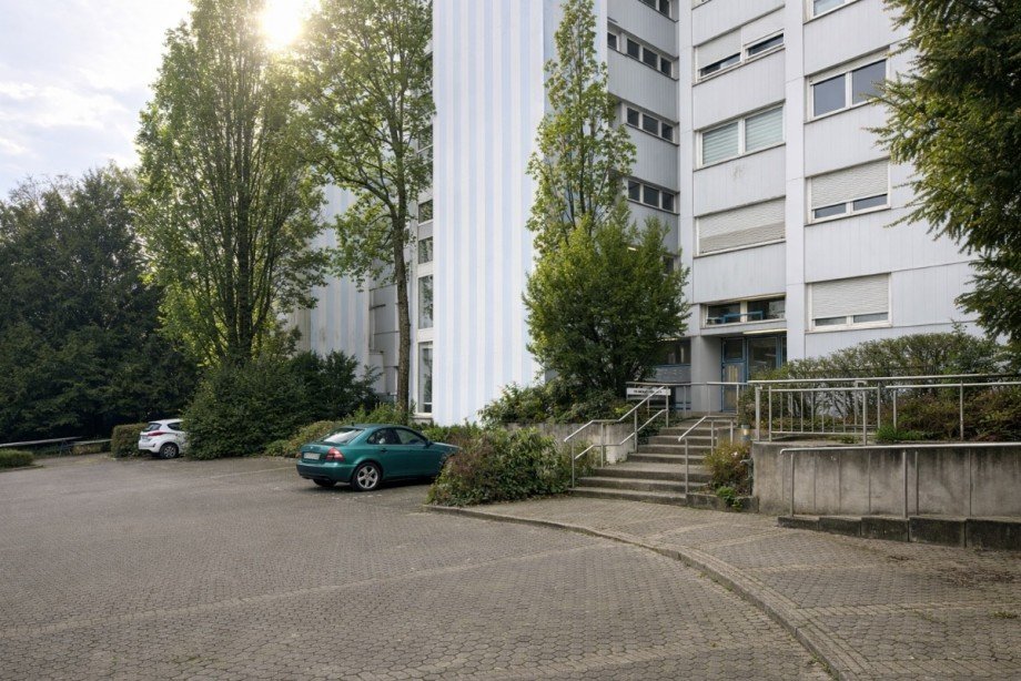 Parkplatz neben dem Hauseingang Etagenwohnung Filderstadt