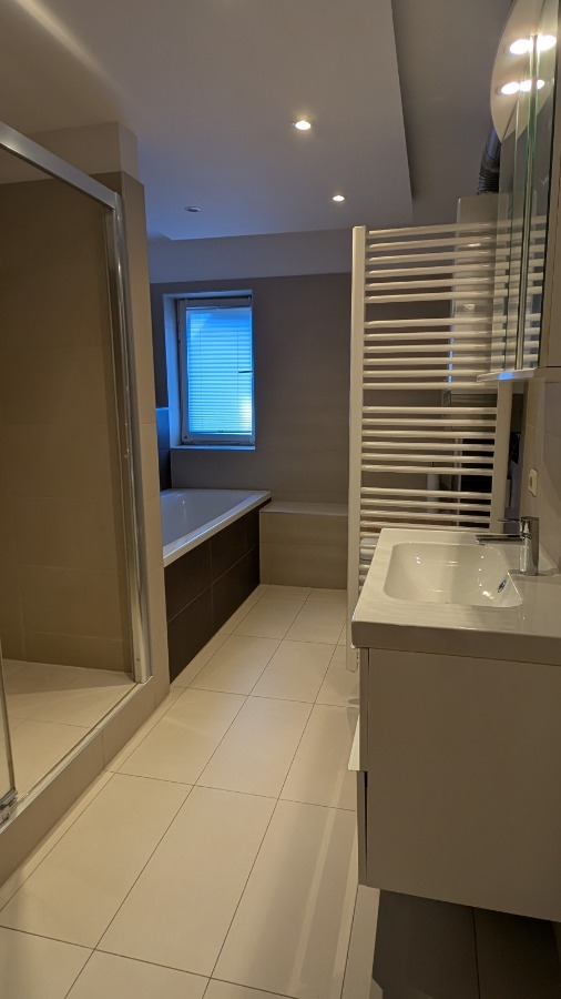 ...mit Dusche, Wanne und WC Etagenwohnung Stuttgart